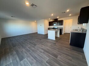 5964 Swift Lariat St in Las Vegas, NV - Building Photo - Building Photo
