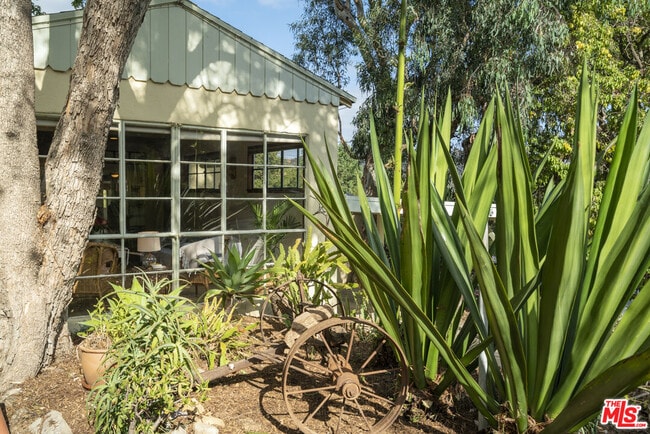 816 Basin Dr in Topanga, CA - Building Photo - Building Photo