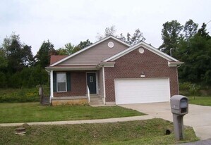 125 Red Hawk Dr in Vine Grove, KY - Building Photo