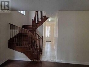 16 Swancreek Ct in Brampton, ON - Building Photo - Building Photo