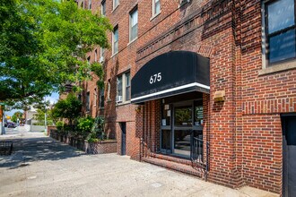 675 86th St in Brooklyn, NY - Foto de edificio - Building Photo