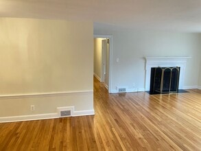 278 Auburn Rd in West Hartford, CT - Building Photo - Building Photo