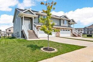 1240 Mary Ln in North Liberty, IA - Building Photo