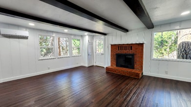 480 Valley Rd in Crestline, CA - Foto de edificio - Building Photo