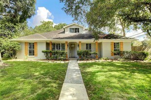 5402 Cheena Dr in Houston, TX - Building Photo