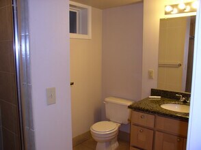 5215 21st Ave NE in Seattle, WA - Foto de edificio - Building Photo