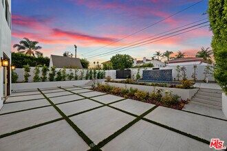 213 N Palm Dr in Beverly Hills, CA - Building Photo - Building Photo