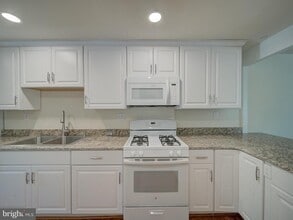 13186 Putnam Cir in Woodbridge, VA - Building Photo - Building Photo