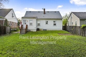 864 Meadow Ln in Lexington, KY - Foto de edificio - Building Photo