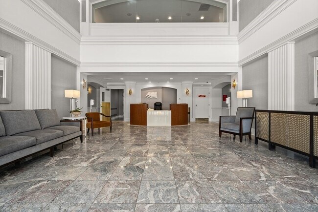 191 W 8th St, Unit PH25