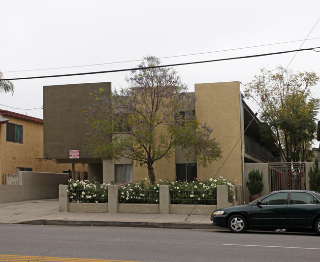 15837 Saticoy St in Van Nuys, CA - Building Photo - Building Photo