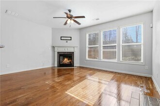 5675 Falls Landing Dr in Cumming, GA - Building Photo - Building Photo