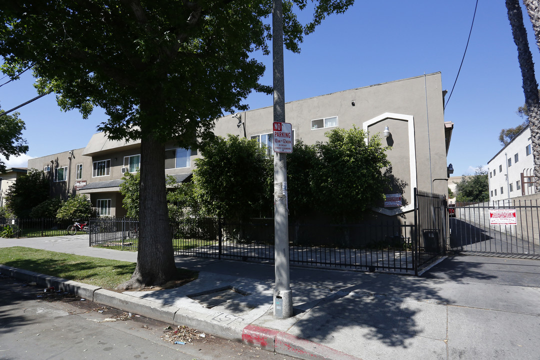 Orion Avenue apartments in North Hills, CA - Foto de edificio