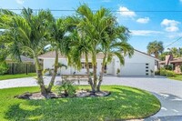 653 NW 10th Ct in Boca Raton, FL - Foto de edificio - Building Photo