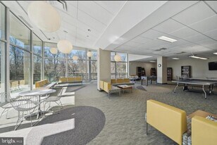 4600 S Four Mile Run Dr in Arlington, VA - Building Photo