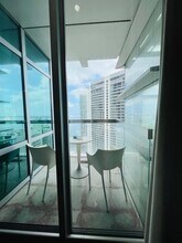 1395 Brickell Ave, Unit 2712 in Miami, FL - Building Photo - Building Photo
