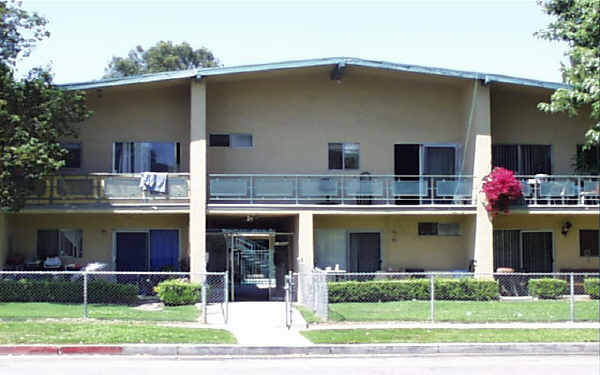 14853 Sylvan St in Van Nuys, CA - Building Photo - Building Photo