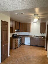 2107 Elizabeth St, Unit 2 in Shasta Lake, CA - Building Photo - Building Photo