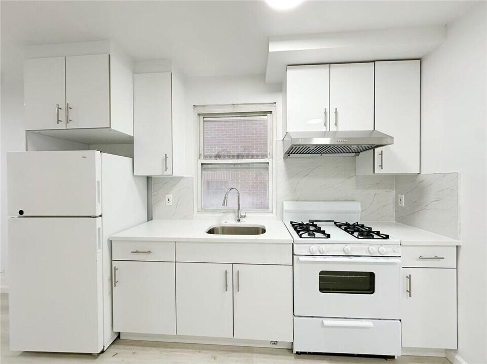 45-31 163rd St-Unit -1B in Queens, NY - Building Photo
