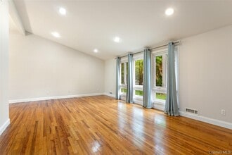4 Kingwood Rd in Scarsdale, NY - Building Photo - Building Photo