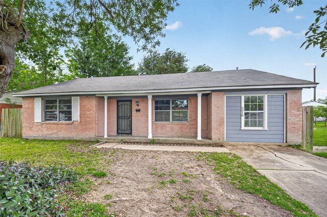 property at 3918 Tavenor Ln