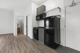 1136 W Wilson Ave, Unit 207 in Chicago, IL - Building Photo - Building Photo