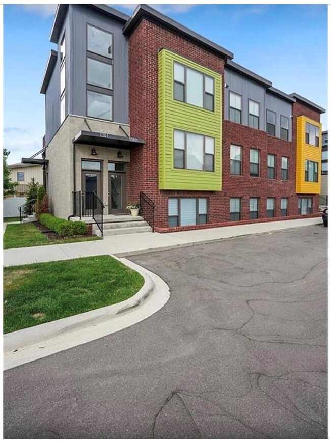 1230 Diamond Ct, Unit E in Royal Oak, MI - Foto de edificio - Building Photo