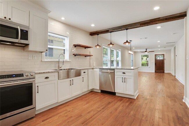 1060 Regent St SW in Atlanta, GA - Building Photo - Building Photo