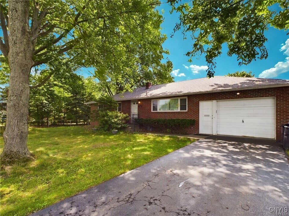 116 Kristin Rd in Syracuse, NY - Building Photo
