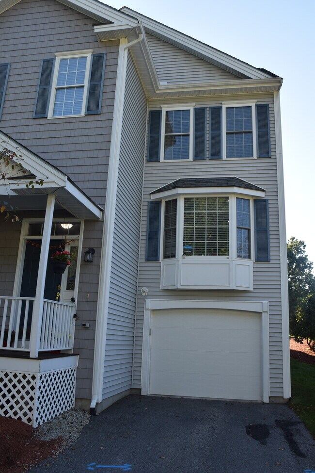27 Georgetown Dr in Nashua, NH - Foto de edificio - Building Photo