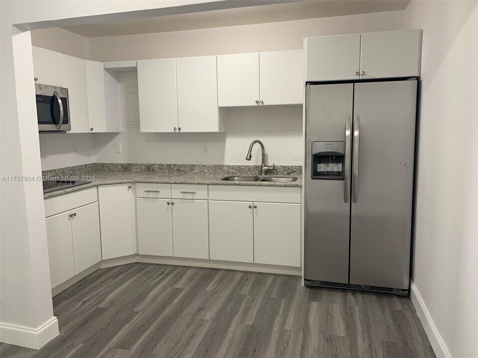 6290 SW 39th St in Miami, FL - Building Photo