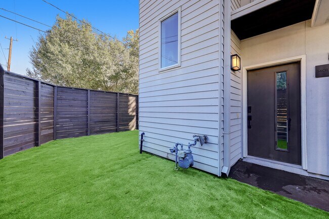 1401 Fairview St in Houston, TX - Building Photo - Building Photo