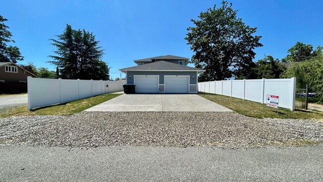 211 Jefferson Ave NW in Yelm, WA - Building Photo - Building Photo
