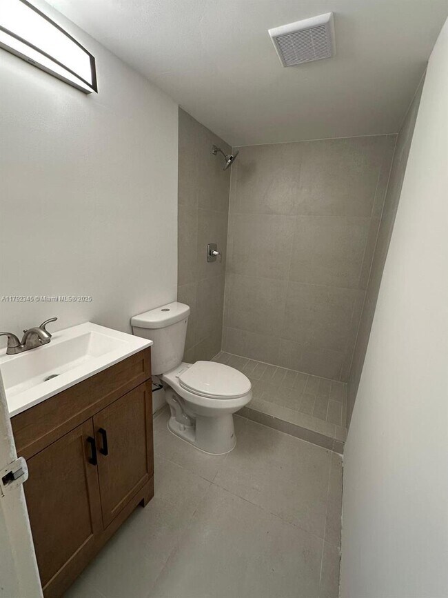 11 SW 52nd Ave in Coral Gables, FL - Building Photo - Building Photo