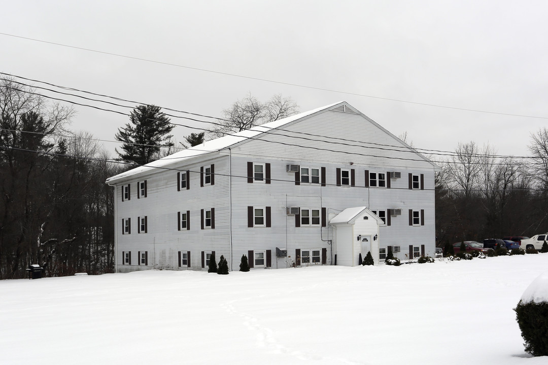 Willowbrook Apartments in Rochester, NH - Foto de edificio