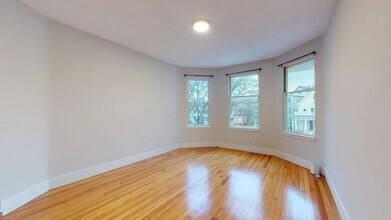 35 Edison Grn, Unit 2 in Boston, MA - Building Photo - Building Photo