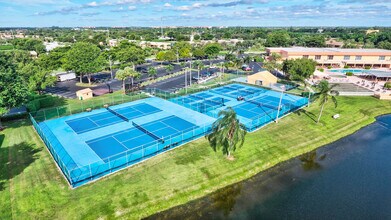 15235 Lakes of Delray Blvd in Delray Beach, FL - Building Photo - Building Photo