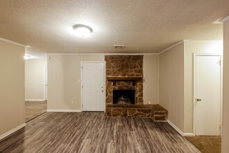 323 N Burbank Dr in Montgomery, AL - Foto de edificio - Building Photo