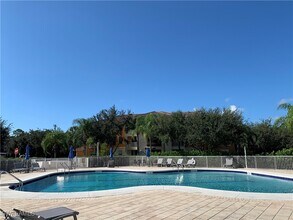 3947 Del Sol Ln in Cape Coral, FL - Foto de edificio - Building Photo