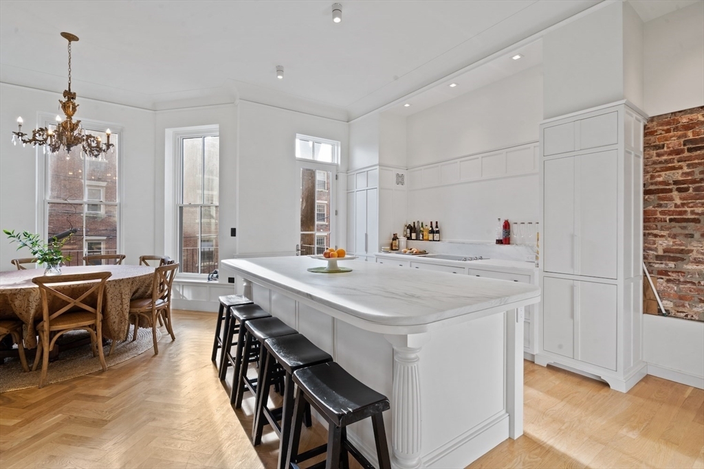 15 Regent Cir in Brookline, MA - Building Photo