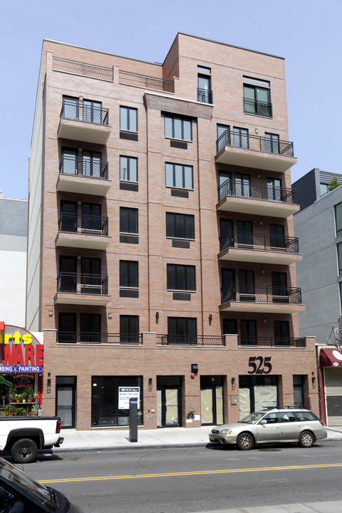 525 Myrtle Ave in Brooklyn, NY - Building Photo