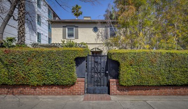 6915 Fountain Ave in Los Angeles, CA - Building Photo - Building Photo