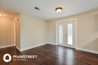 106 Hughes Ave in Sanford, FL - Foto de edificio - Building Photo