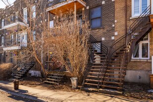 2442 Fullum St in Montréal, QC - Building Photo
