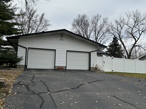 220 Biester Dr in Belvidere, IL - Building Photo - Building Photo