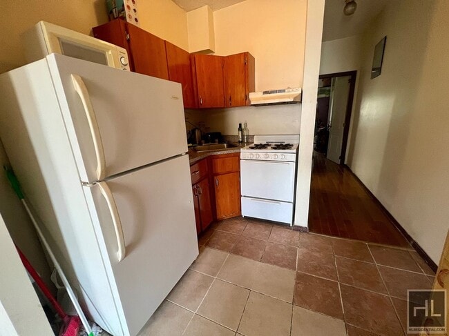 HART STREET in Brooklyn, NY - Building Photo - Building Photo