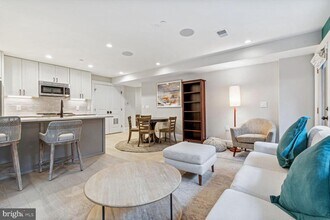 1310 Vermont Ave NW in Washington, DC - Foto de edificio - Building Photo