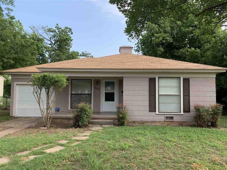 2214 Piedmont Pl in Wichita Falls, TX - Building Photo