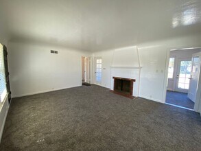 526 Madison Ave in Los Banos, CA - Foto de edificio - Building Photo