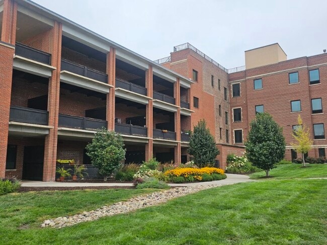 Dahlman Flats in Omaha, NE - Foto de edificio - Building Photo
